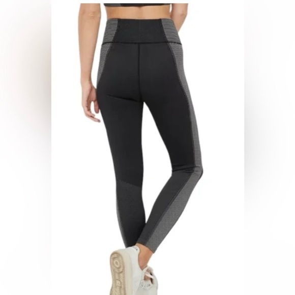 New Offline 7/8 Legging Seamless Two Tone Black Stripe - Picture 2 of 12